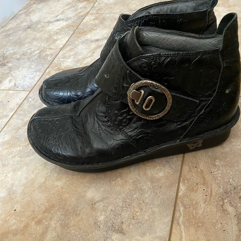 Algeria size 39 black leather booties